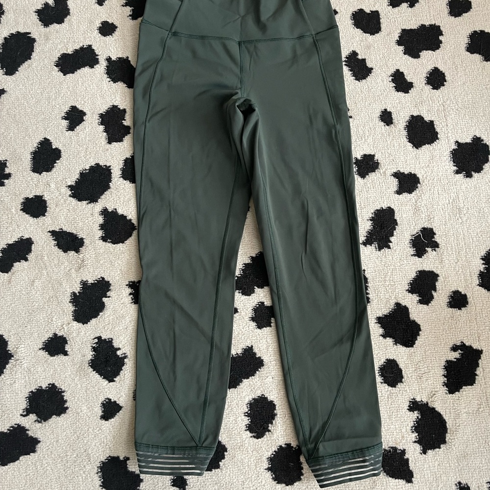 lululemon Find Focus 7/8 tight in deep ivy - Picture 3 of 7